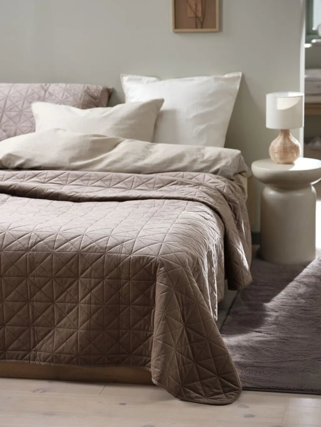 Colchas|Colchas>JYSK ENGBLOMMEColcha ENGBLOMME 220x240 Arena oscuro