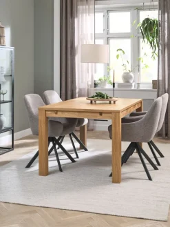 Mesas De Comedor|Conjuntos De Comedor>JYSK HAGE + ROSTRUPMesa HAGE L150 roble natural + 4 sillas ROSTRUP arena/negro