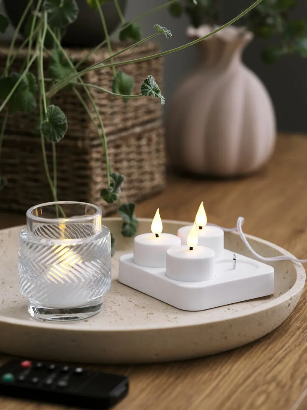 Velas LED>JYSK JANSSONVelas pequeñas LED JANSSON blanco/negro con cargador