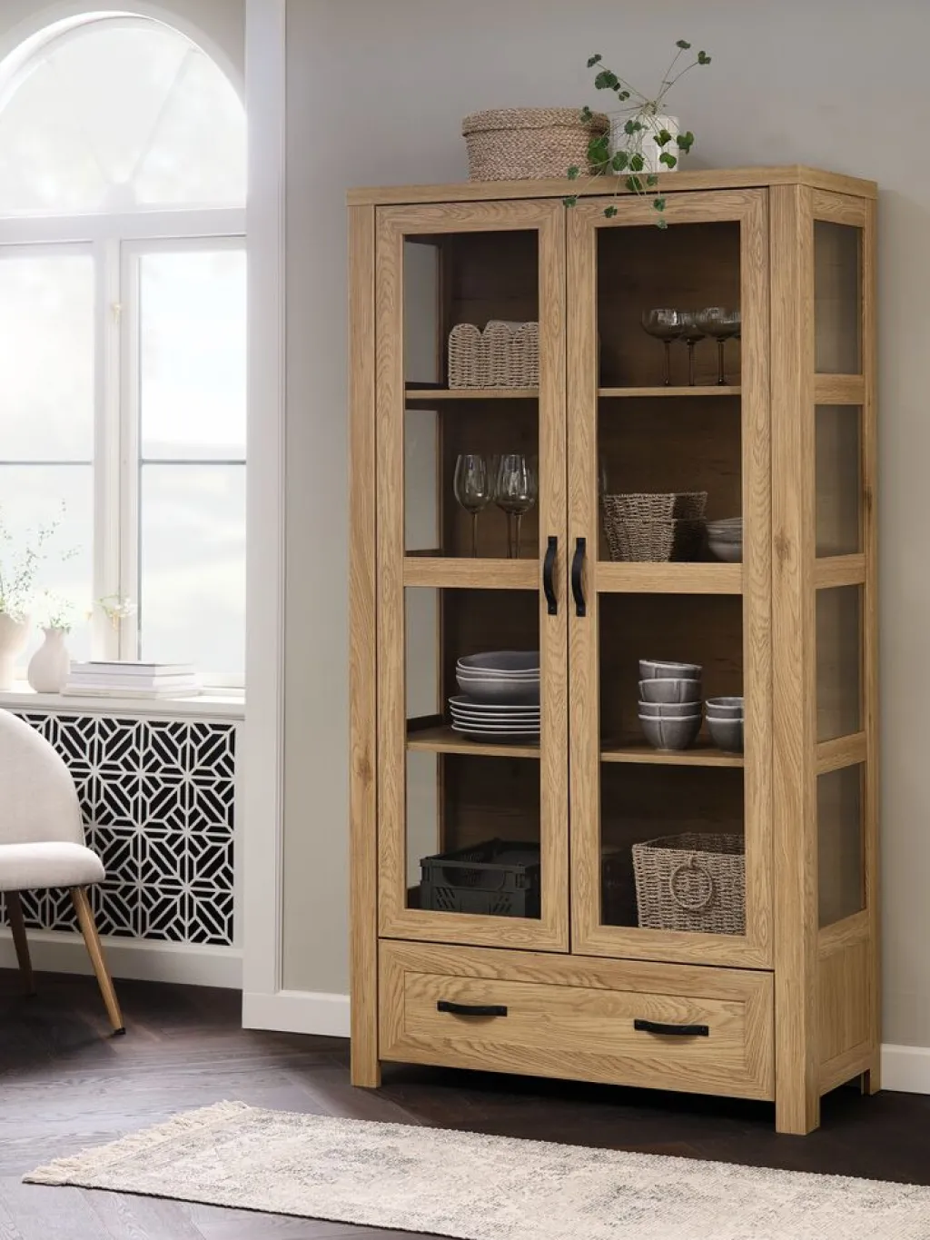 Vitrinas|Vitrinas>JYSK JUNGENVitrina JUNGEN 2 puertas 1 cajón color roble cálido