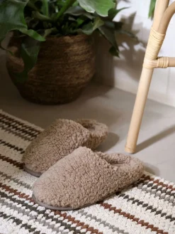 Pantuflas><noscript><img width=