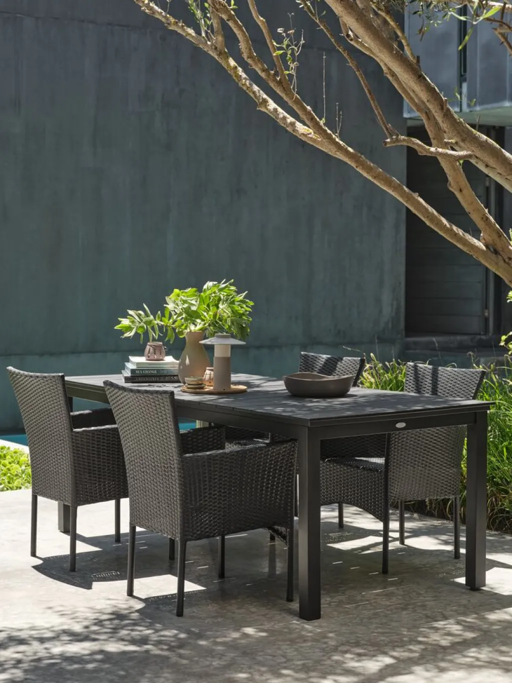 Conjuntos Mesa Y Sillas De Jardín>JYSK MOSS + AIDTMesa MOSS L214/315 gris + 4 sillas AIDT negro