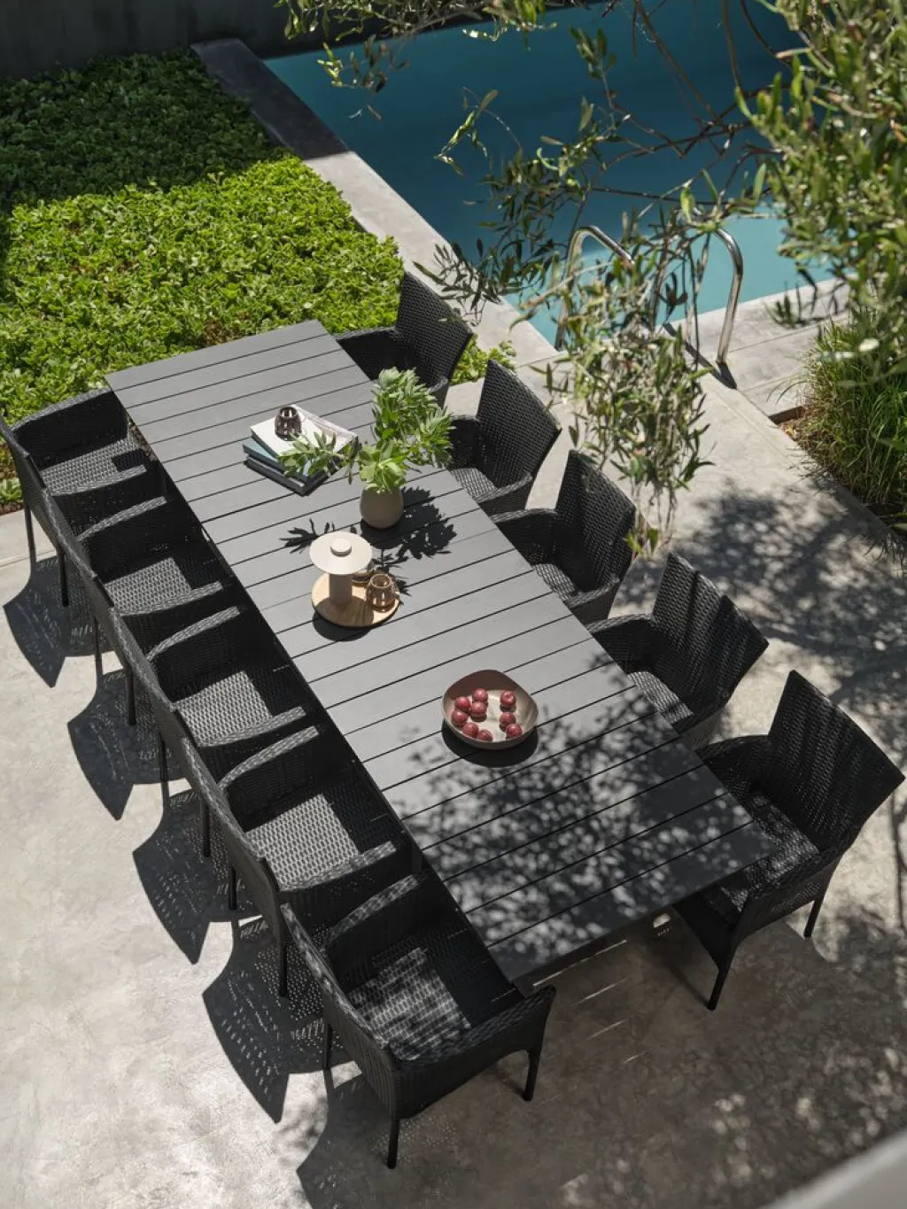 Conjuntos Mesa Y Sillas De Jardín>JYSK MOSS + AIDTMesa MOSS L214/315 gris + 4 sillas AIDT negro