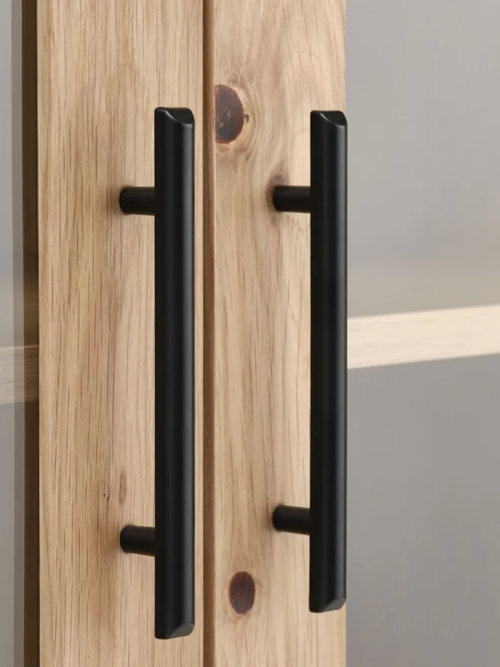 Vitrinas|Vitrinas>Royal Oak SANDBYVitrina SANDBY 2 puertas roble natural/negro