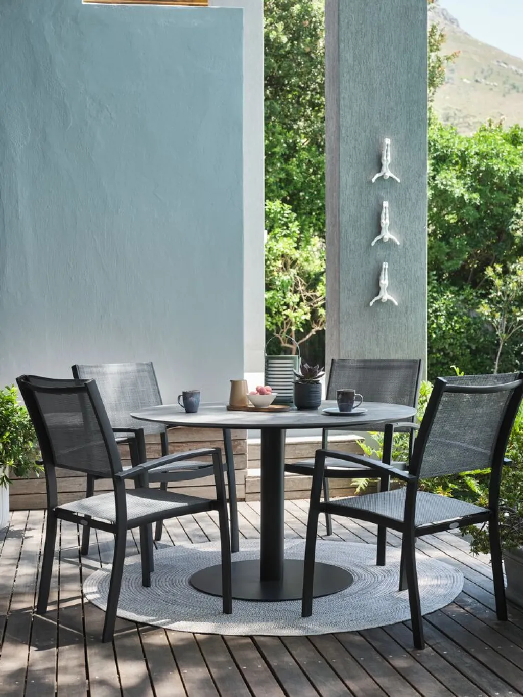 Conjuntos Mesa Y Sillas De Jardín>JYSK VAMDRUP + STRANDBYMesa VAMDRUP Ø120 + 4 sillas STRANDBY gris
